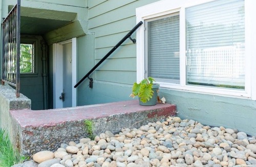 Greenwood Apartment | Loftium | Simple, Well-Kept & Convenient Greenwood Apartment