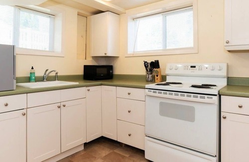 Greenwood Apartment | Loftium | Simple, Well-Kept & Convenient Greenwood Apartment
