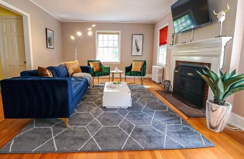 Princeton Apartment | Lofty Elegant Home Downtown Princeton 3BR