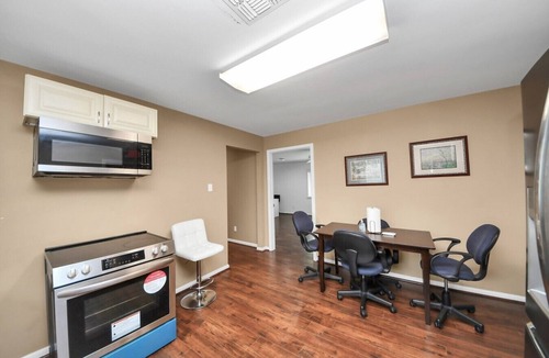 Rosenberg House | Lofty Grace Home 2 - Spacious 4BR Home