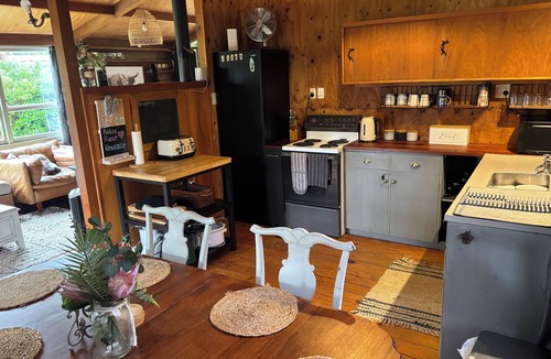 Hatepe Cabin | Log Cabin at the Lake Enjoy the peaceful idyllic lakeside settlement of Hatepe.
