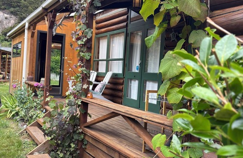 Hatepe Cabin | Log Cabin at the Lake Enjoy the peaceful idyllic lakeside settlement of Hatepe.