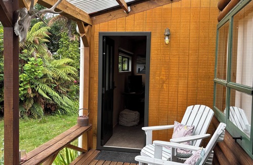 Hatepe Cabin | Log Cabin at the Lake Enjoy the peaceful idyllic lakeside settlement of Hatepe.