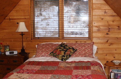 Eagle River Ski Chalet | Log Cabin Chalet/Spectacular Mtn. Scenery 3Bdrm/2 ba $239 Summer/$195.00 Winter
