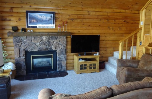 Eagle River Ski Chalet | Log Cabin Chalet/Spectacular Mtn. Scenery 3Bdrm/2 ba $239 Summer/$195.00 Winter