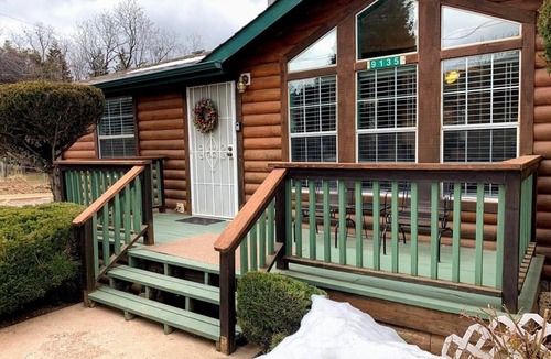 Strawberry House | Log Cabin Creekside Mountain Retreat