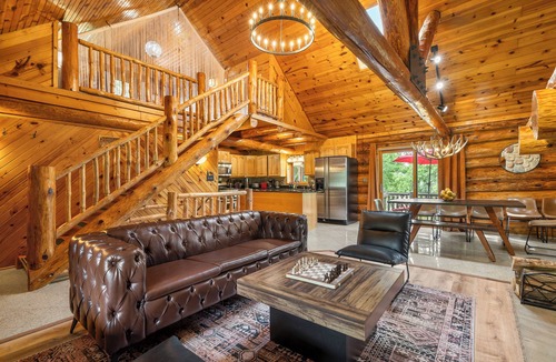 Cherry Valley Cabin | Log Cabin Escape+King Beds+Hot Tub+Sauna+River Views