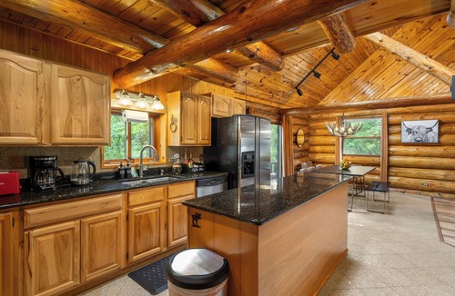 Cherry Valley Cabin | Log Cabin Escape+King Beds+Hot Tub+Sauna+River Views