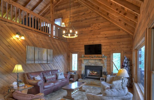 Hidden Lake House | Log Cabin! Great Views! Game Room! Paved Roads!