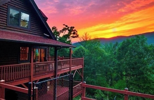 Marion Cabin | Log Cabin in mountains by Blueridge Parkway, Fenced yard, Private