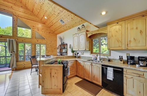 Payson Cottage | Log Cabin in Payson w/Deck, Mtn & Creek Views