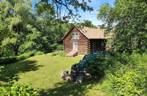 Thornton House | Log Cabin in the White Mountains of New Hampshire