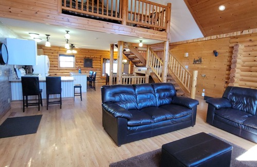 Chamberlain Cabin | Log Cabin located minutes from Missouri River, airport, I-90 and downtown.