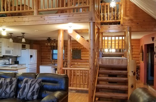 Chamberlain Cabin | Log Cabin located minutes from Missouri River, airport, I-90 and downtown.