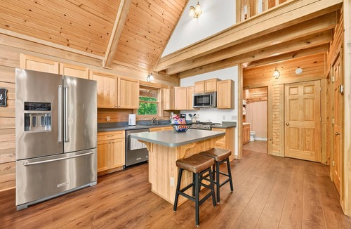 Bloomington Cabin | Log Cabin Luxury Near IU & Lake Monroe
