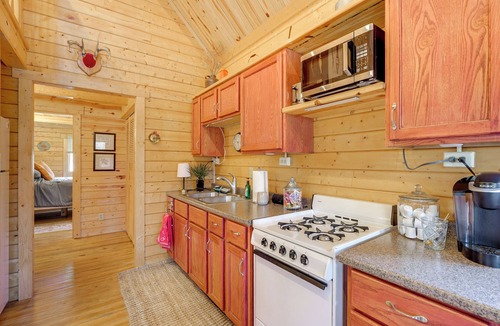 White Cloud Cabin | Log Cabin Near Dragon Trail at Hardy Dam!