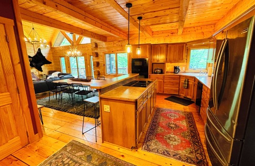 Golden Cabin | Log Cabin Oasis With Air Conditioned Treehouse on 20 Acres - Sleeps 32+