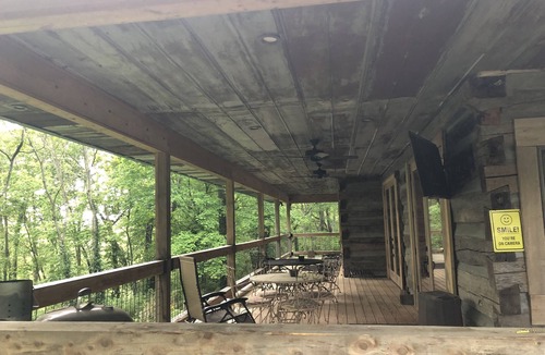 Bowling Green House | Log Cabin Overlooking the River - 1 Mile from Beech Bend Raceway