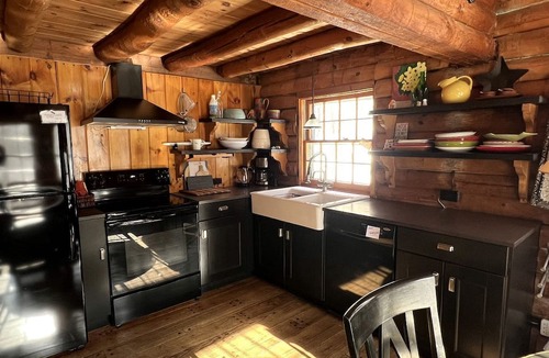 Sandgate House | Log Cabin Rental for Eight Guests with Walk-Out Bedroom near Manchester, Vermont
