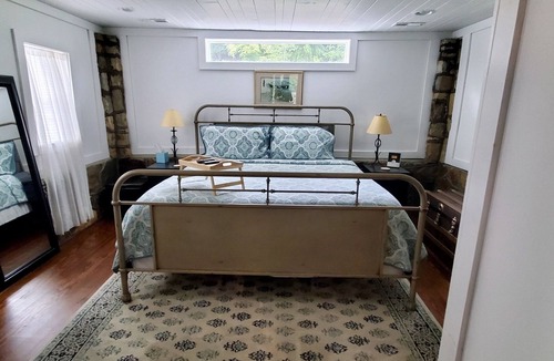 Bat Cave Cabin | Log cabin , riverfront,Hot Tub, mins to Chimney Rck /Lake Lure , Fishing