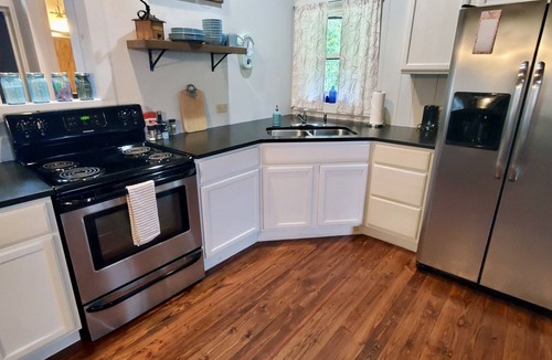 Bat Cave Cabin | Log cabin , riverfront,Hot Tub, mins to Chimney Rck /Lake Lure , Fishing
