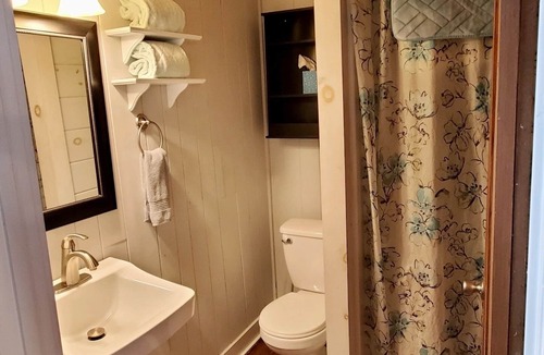 Bat Cave Cabin | Log cabin , riverfront,Hot Tub, mins to Chimney Rck /Lake Lure , Fishing