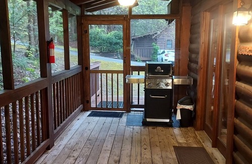 Pigeon Forge Cabin | Log Cabin Sleeps Nine-Convenient to Attractions-Easy Access- Private Hot Tub