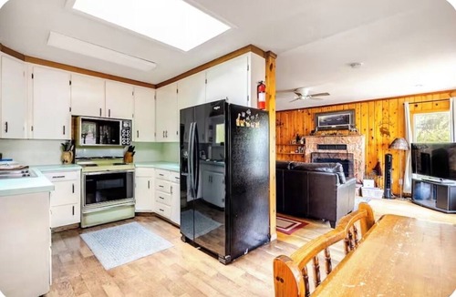 Cascade-Chipita Park Cabin | Log Cabin - Creekside - 1 Mile to Pikes Peak