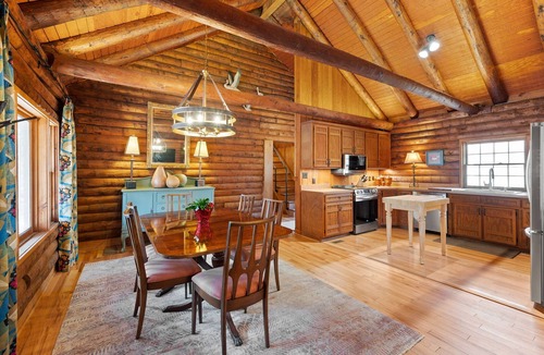 Gainesville Cabin | Log Cabin with Big Deck Energy on Lake Lanier, fire pit and lake access