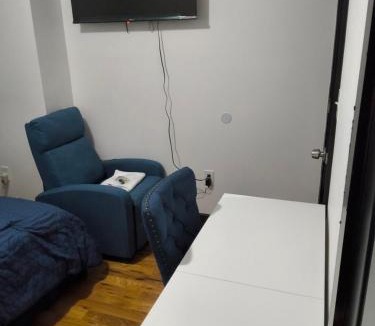 Weequahic Apartment | Log Comfort