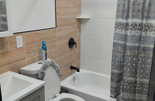 Weequahic House | LOG COMFORT