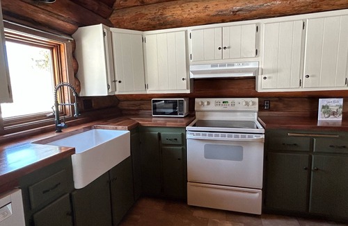 Warroad House | Log Home! Heated Garage! In town Warroad, MN. Close to Hockey Arenas & Fishing!