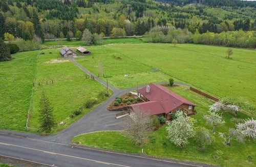 Curtis House | Log Home on 9 acres