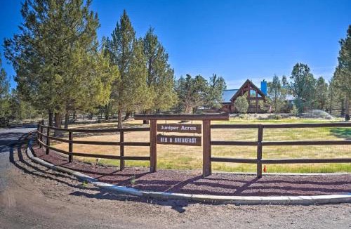 Bend House | Log home with Mntn Views! Gas Fire Pit, Sleeps 10