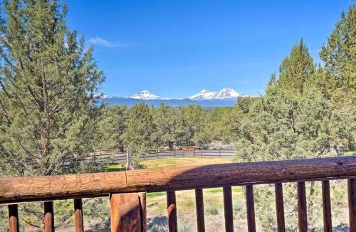 Bend House | Log home with Mntn Views! Gas Fire Pit, Sleeps 10
