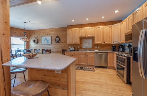 McHenry House | Log-Style Villa w/Lake Views & Theater