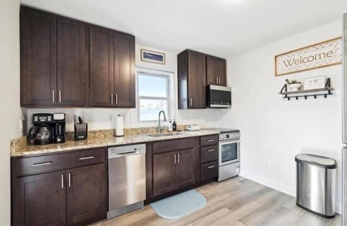 Frederick House | Logan's House - Stylish Family Home near Downtown with EV charger