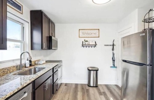 Frederick House | Logan's House - Stylish Family Home near Downtown with EV charger