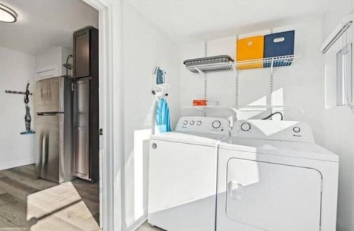 Frederick House | Logan's House - Stylish Family Home near Downtown with EV charger