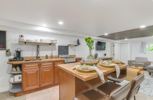 Belmont Cragin Apartment | Logan Square Urban Oasis: 2 Mi to Local Hotspots!