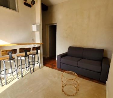 Sermoise-sur-Loire Apartment | Logement authentique et facile d'accès