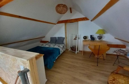 Dun-sur-Auron Apartment | Logement climatisé à la campagne avec terrasse