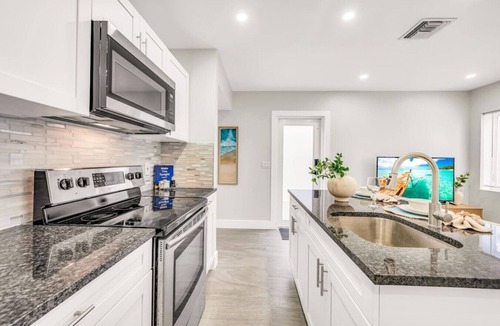 East Fort Lauderdale Apartment | Loggerhead 102 | 2BR Oceanfront | Heated Pool