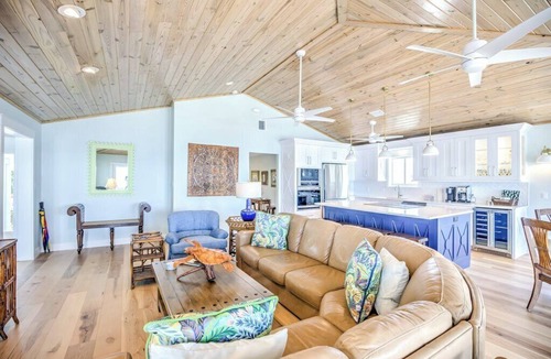 Marathon House | Loggerhead Lodge updated 4bed/4bath main house with 1bed/1bath guest house, private pool, dockage & open water views