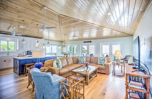 Marathon House | Loggerhead Lodge updated 4bed/4bath main house with 1bed/1bath guest house, private pool, dockage & open water views