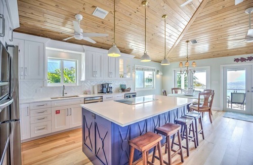 Marathon House | Loggerhead Lodge updated 4bed/4bath main house with 1bed/1bath guest house, private pool, dockage & open water views