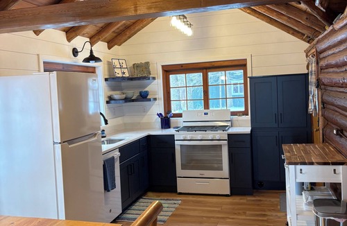 Au Gres Cottage | LogginOut Cottage 3-bedroom cottage in tranquil Au Gres with lots of sandy beach