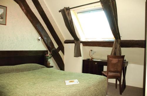 Couches Hotel | Logis Des Trois Maures