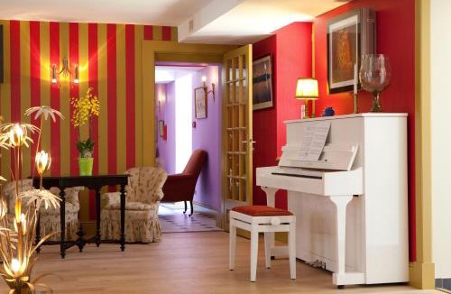 Oucques Hotel | Logis hôtel Ô en Couleur