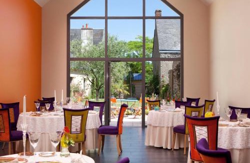 Oucques Hotel | Logis hôtel Ô en Couleur